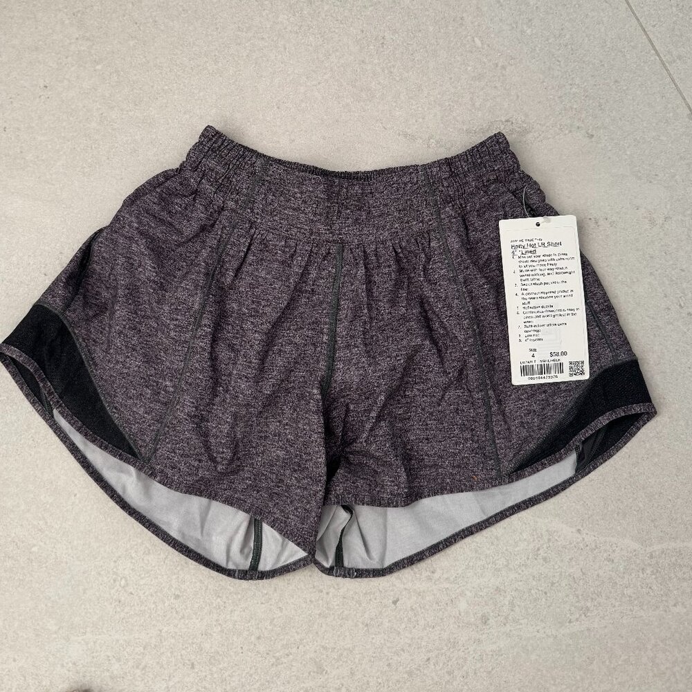 NWT Lululemon Hotty Hot LR Short 4" - Picture 2 of 5